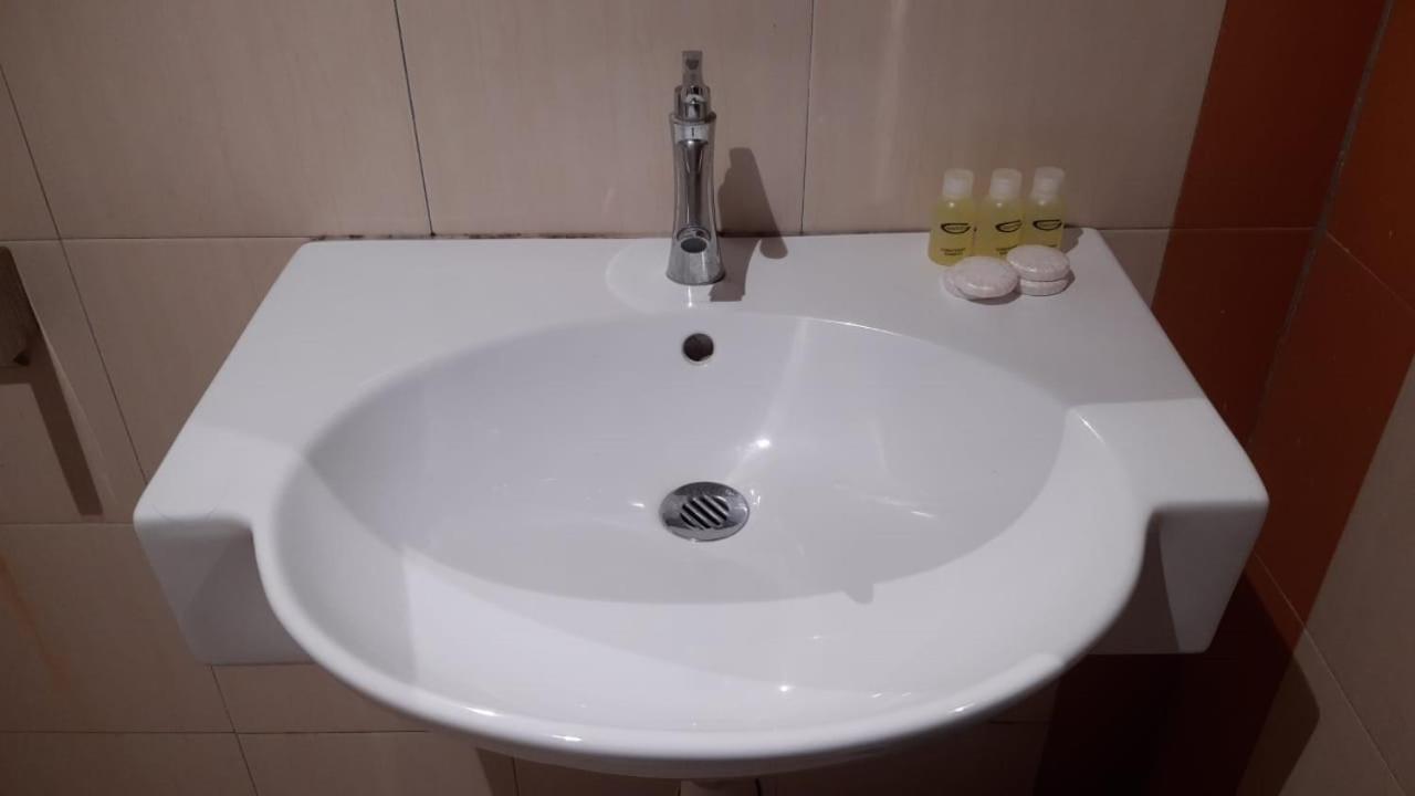 Baron Water Front Motel Kuah Ngoại thất bức ảnh